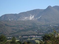 探勝路からは、大涌谷の硫黄の煙が見えました。