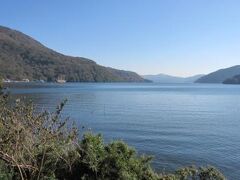 芦ノ湖が広がってきました。

ここが芦ノ湖の最も北の地点です。