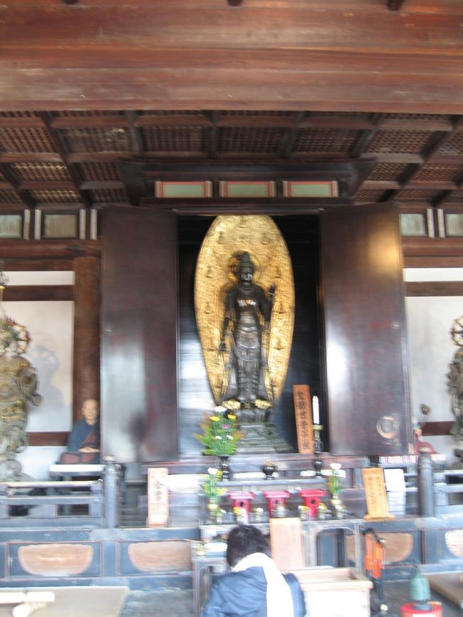 聖観世音菩薩像。<br />曲線が素晴らしい