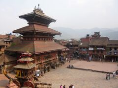 少し歩いてトウマディー広場