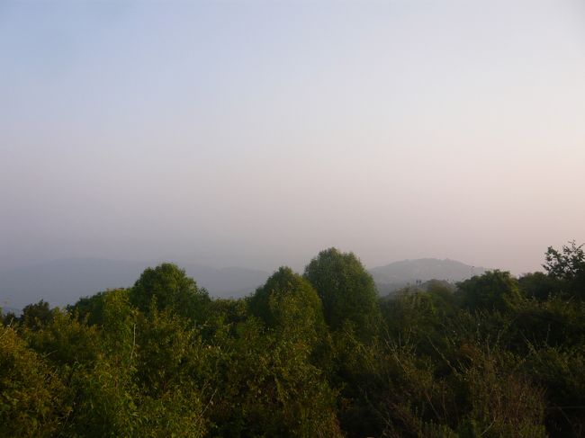 1時間ほど待ってみましたが、結局、ヒマラヤが見える気配は全くありませんでした。