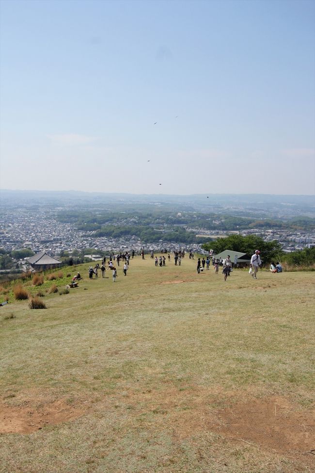 ようやく階段が終了。<br />開けたところに出てきました。<br />あ〜，いい眺め。<br />