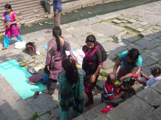 辮髪？の子供がいました。