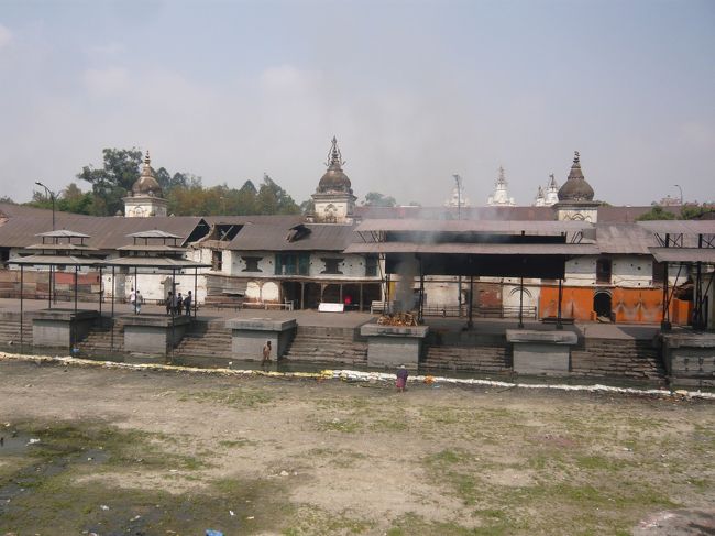 こちらでも火葬が行われていました。