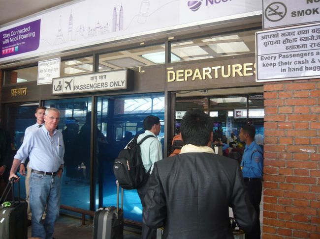 セキュリティチェックで外まで並んでいました。