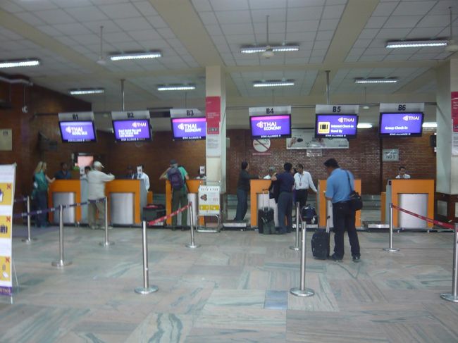 逆にチェックインカウンターは空いていました。