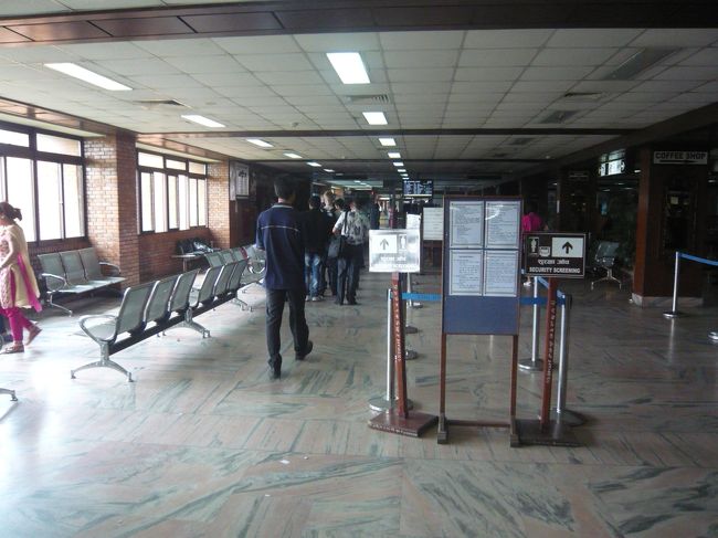 土産物屋などがあるフロアから搭乗ゲートに行く際に再度のセキュリティチェック