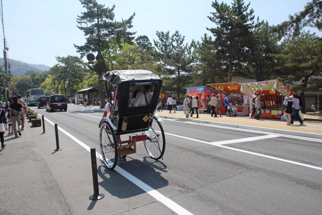 氷室神社から東へと歩いていきます。<br />