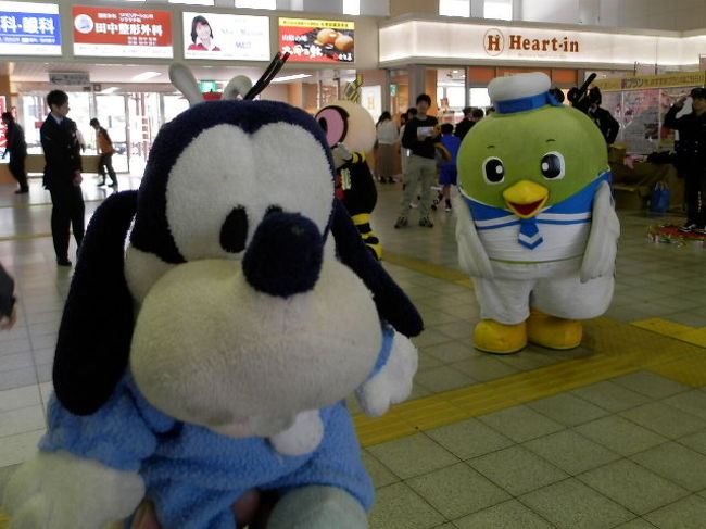 鳥取駅で酒を物色してると・・・。<br />トリピーがグーちゃんを見つけて・・・。<br /><br />グーちゃん！鳥取へようこそ！