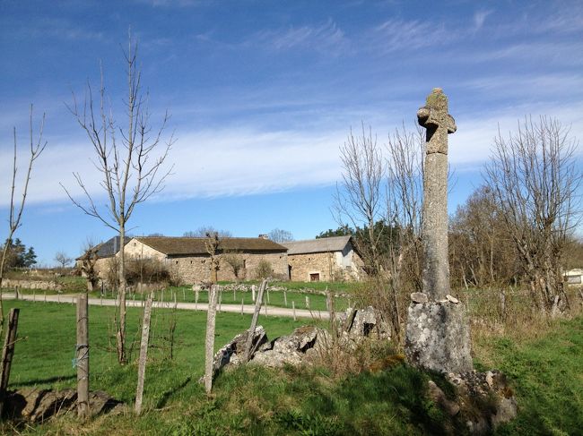 小さな村を通り過ぎる。