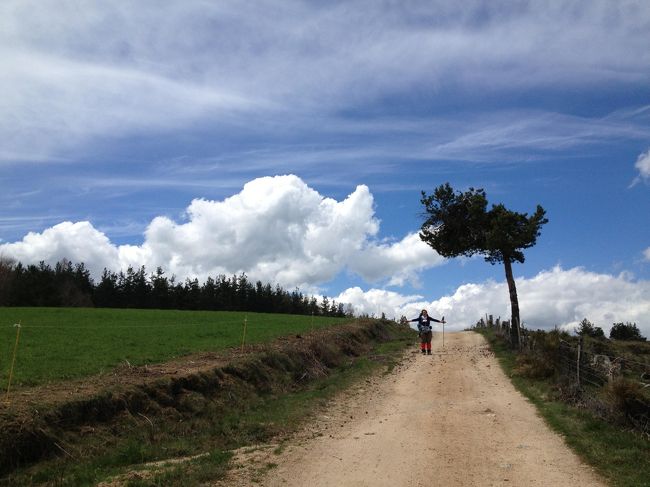 いくつもの丘を越える。<br />頂上の度にひと休み。