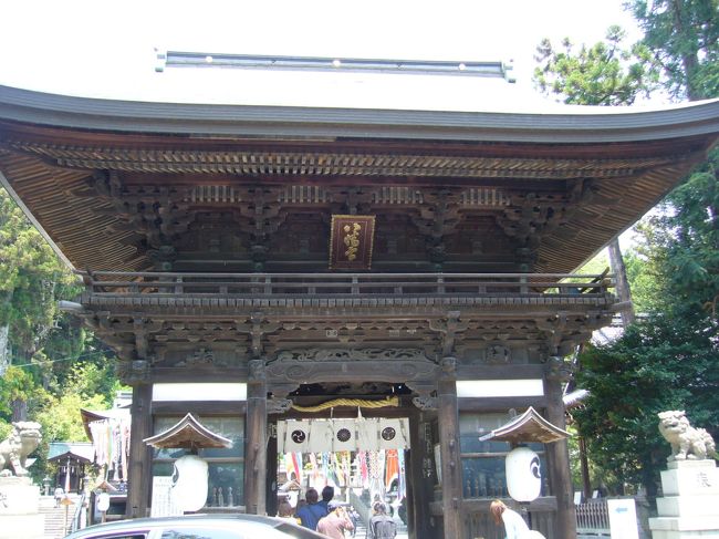 アイスバーを食べながら、お隣の<br /><br />【日牟禮（ひむれ）八幡宮】へ移動。<br /><br /><br />この神社も、私は、初めて。