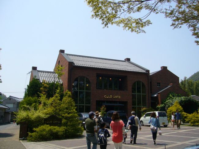 その向かいにある、【クラブハリエ】<br /><br />もしかして、日牟禮八幡宮より有名！？<br /><br /><br />じつは私も、ここへは、来ています。