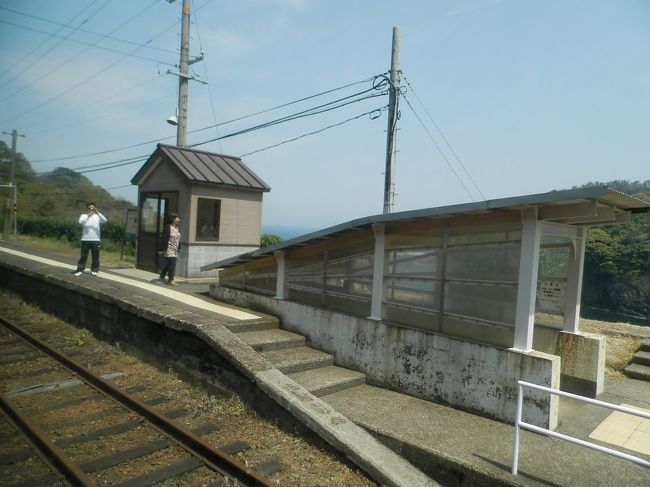 クルマでお越しの有象無象達は<br />餘部駅からこの鎧駅まで<br />１区間を電車に乗ってたの。<br />