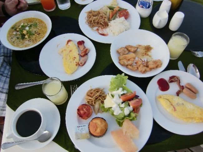 朝からモリモリです。<br />ミャンマーの麺、モヒンガーもあり、麺好き夫婦としては大満足でした。