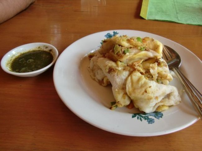 このお店ミャンマー料理と一緒にネパール料理を出すらしい。<br />何故かミャンマーでネパールのモモを食べることに。<br />味はボチボチと言ったところ。