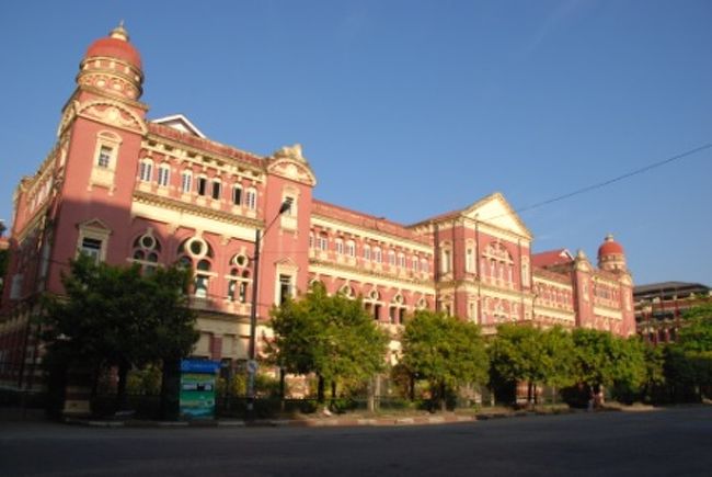 何の建物か忘れましたがこれも旧植民地時代から使われている建物とのこと。