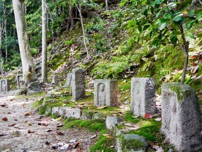 仏像を見たり、石仏の道を歩いたり、良い時間が過ぎて行きます。