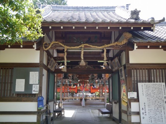 最初の見所は奈良豆比古（ならつひこ）神社です。<br />一見普通の神社のようにも見えますが歴史はあります。<br />御祭神は施基親王（志貴皇子）と春日王の父子。