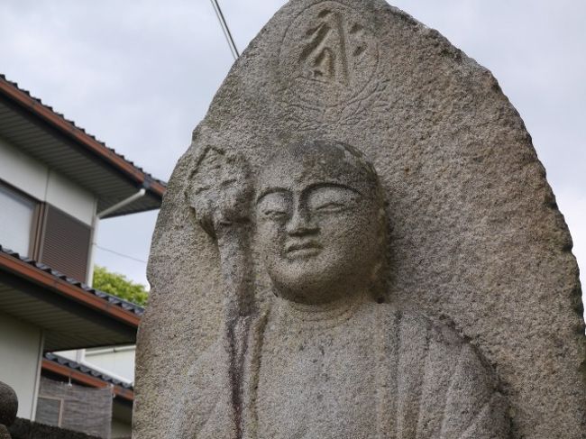 街角に立つ夕日地蔵を見たり・・・