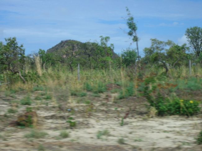 変な地形が続く