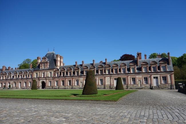 パリにもどり、一日余ったので、<br />翌日、フォンテーヌブロー城を訪れる。