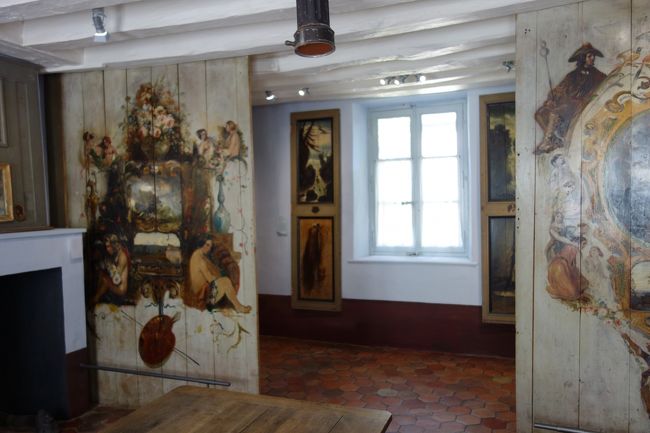 ガンヌの旅籠屋。<br />画家たちが宿屋代に引き換えに描いた絵が残ってる。