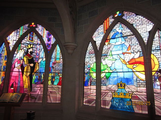ステンドグラスも素敵