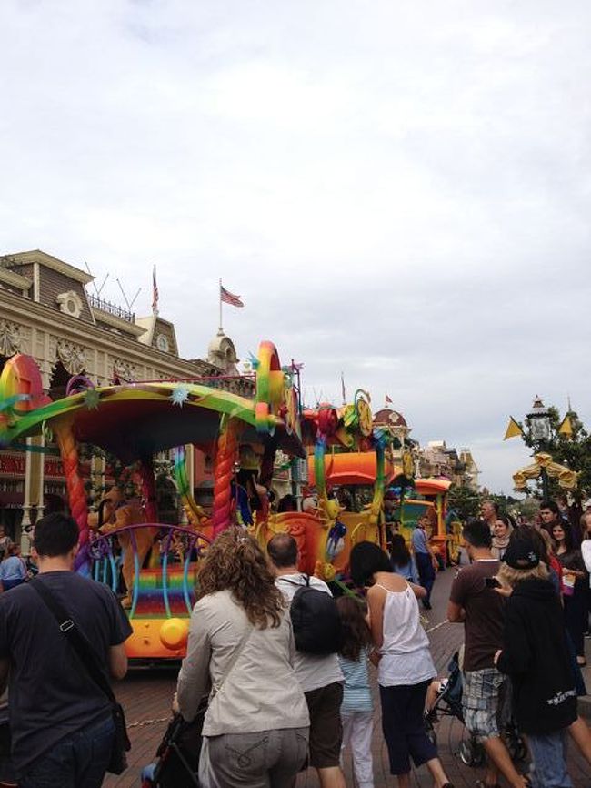 ＴＤＬみたいに座って場所取りしなくても見れる〜