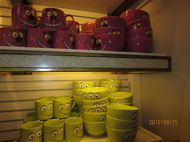 これ欲しかったけど。。明日はベルギーに移動。。<br />荷物になるし諦めました。。。