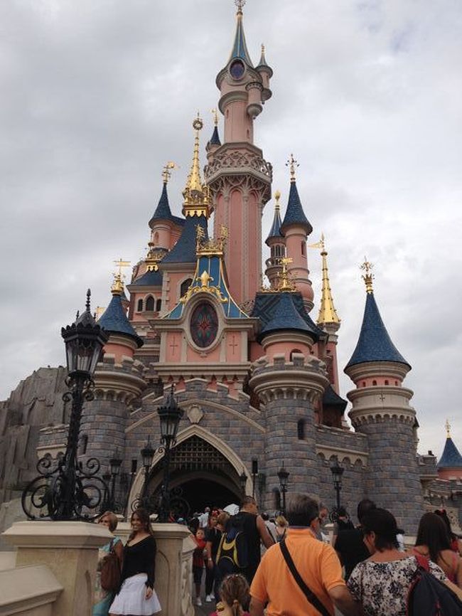 シンデレラ城ではなく眠れる森の美女のお城〜