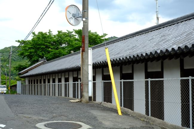 国史跡、北山十八間戸。<br />鎌倉時代にハンセン病等の重病者を収容・治療するために設立された施設だそうです。