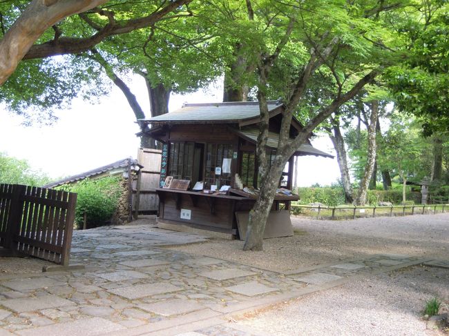 拝観受付(拝観料400円)<br /><br />「石段を登った先で受付を済ませると、本堂拝観そっちのけで、みんな思い思いに境内に散って行くのでした（笑）」(はな☆さんの旅行記より転記)<br />はな☆さんがぴったりの表現をしてくれました。<br /><br />そうそう、こんな感じ・・・私としては気にいっている行動パターンです。<br />