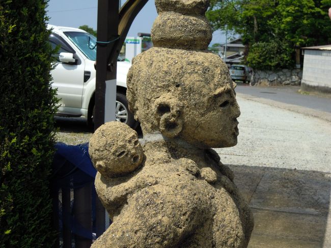 乳飲み子をおんぶしたお母さん埴輪もその頃からいる。<br /><br />