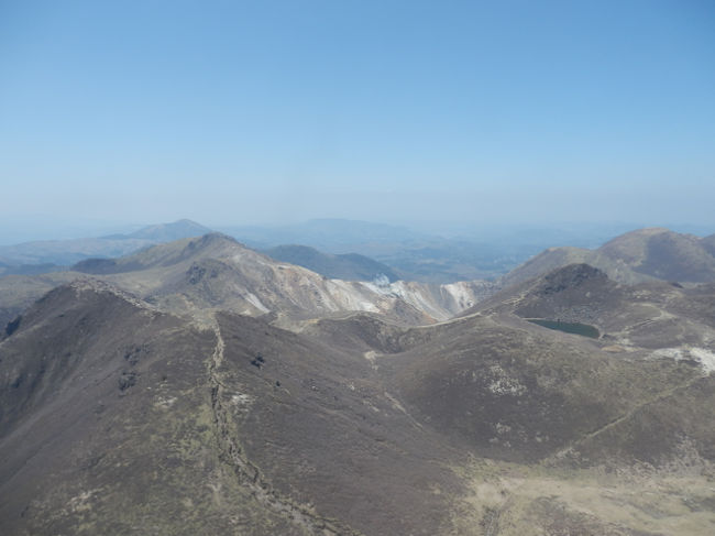 小さいので見えないですが、尾根伝いに登山者の列が出来てました。