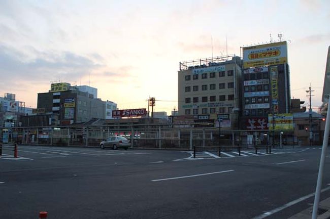 前日の陽射しで、両腕が軽い火傷状態…<br />火照って、痛くてウトウトしただけで寝付けず…<br /><br />何時もの時間に起きて、早朝散歩<br />朝の空気はひんやりして気持ちいいです（５時半です^_^;）