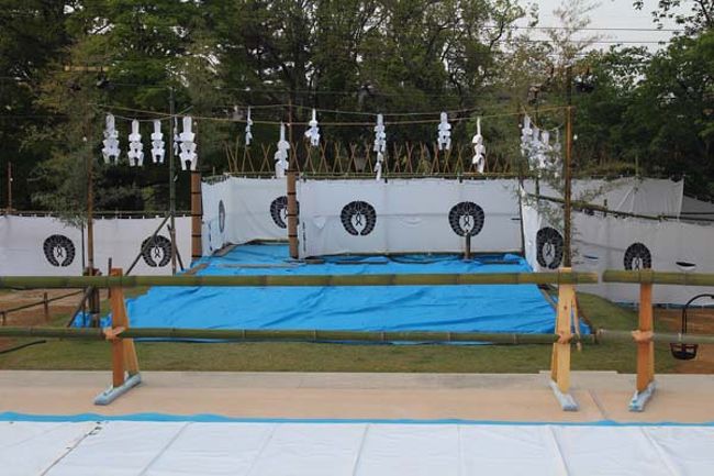 薪能があるのか？あったのか？<br />設えが残ってます<br /><br />随分前に薪能を見たこがありました、その時は五重塔付近だったと記憶してます