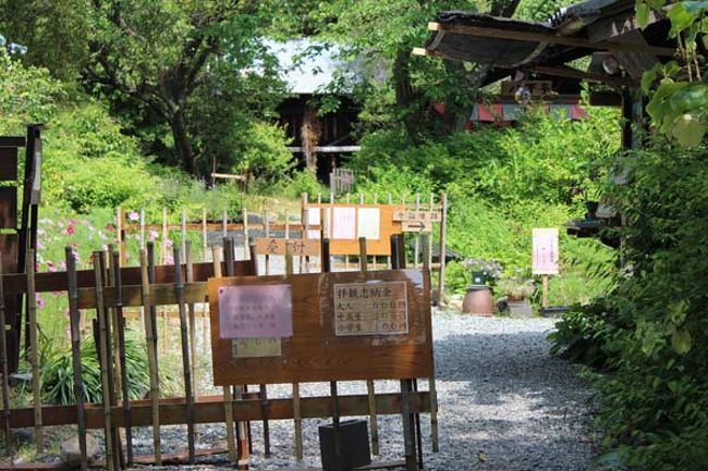 般若寺です。<br />このゆるーい入口がいいですよね♪