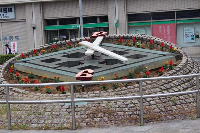 大和郡山に着いた途端に、ポツポツを雨が…<br />うーー傘は自宅送りの宅配便の箱の中に。<br />しかたなく駅前のコンビニで傘を買う。<br /><br />薬園寺の手前にある「豆パン　アポロ」お昼はそこにしましょう！と足どりも軽く歩いて行ったら…<br />なんと今日は定休日(-_-;)　あーーーガッカリ。。<br />コクリコさんにぜひ食べて欲しかったなぁ。