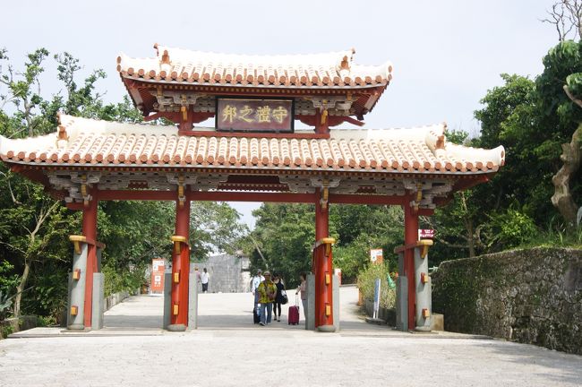 オリックスレンタカー空港店でキューブに乗り換え<br /><br />さぁ、しゅっぱ〜つ♪首里城へ