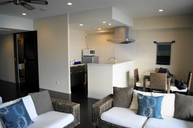 キッチン付のリビングにはテーブルセットが二つあります<br /><br />これはもうスイートルームでしょう♪