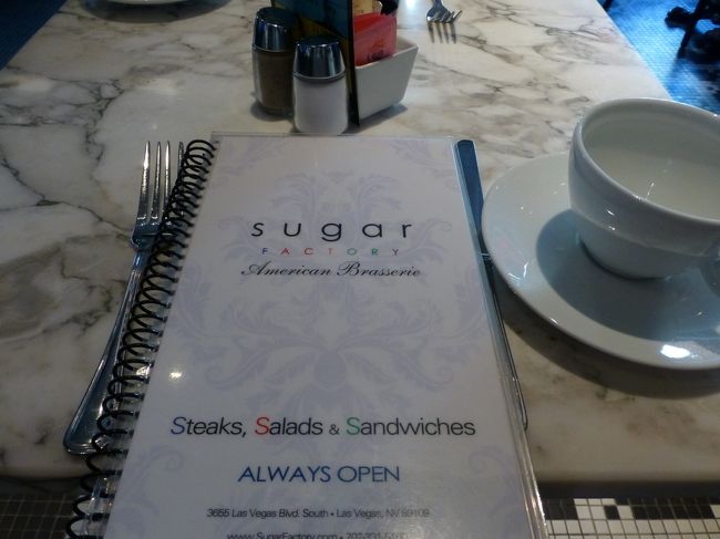 朝食会場はこちら。<br /><br />シュガーファクトリー。<br /><br />パリスにある24時間営業のレストラン。