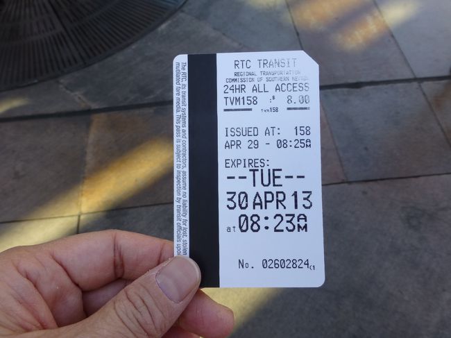 バスのチケット。<br />24時間有効で8ドル。<br />デュースとSDX両方に乗ることが出来ます。<br /><br />パリスの前からSDXに乗りましょう。