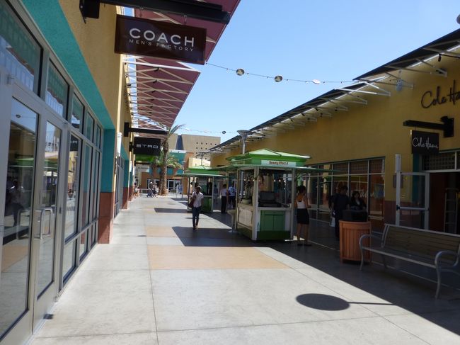 到着したのはこちら。<br /><br />プレミアムアウトレットノース！<br /><br />コーチやケートスペードがとっても安いと聞いていたので、お買い物が楽しみでした。