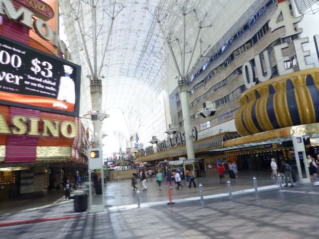 SDXはフリーモントに停まるんですね。<br />荷物が無ければ降りたかった。<br /><br />こちらでお隣に乗ってこられた男性。<br />ラスベガスに移住して50年だそうです。<br />50年前は3万人程度しか人が居なかったのに、今では60万人になったって言ってました。<br />「一年中観光客が多くて大変だよ〜」って言われてましたね。<br />10分程楽しくお話しておじさまは「楽しんでね〜！」って降りて行かれました。