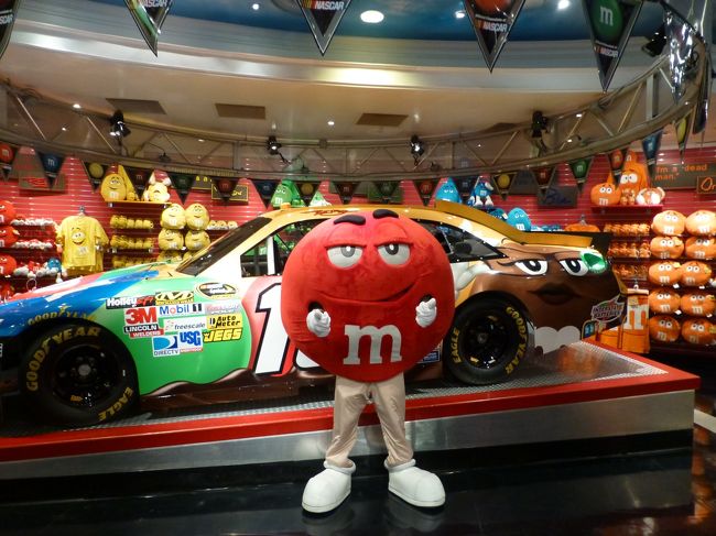 いつも居るのかな？<br />キャラクターの着ぐるみが一緒に写真を撮ってくれました。<br /><br />一人旅でも大丈夫。<br />スタッフさんが傍についているので、シャッターをお願い出来ます。