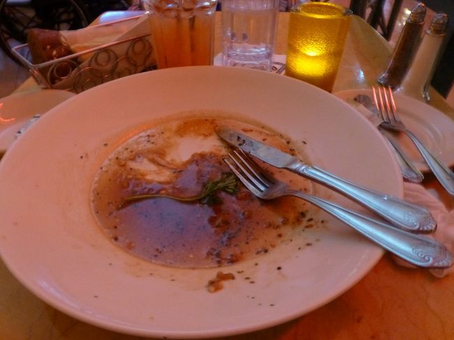 完食！！<br /><br />でも楽しみにしてたデザートのチーズケーキを食べる隙間はもうどこにもなかった…。<br /><br />税込で26.43ドル。<br /><br />朝ごはんよりも安かった（笑）