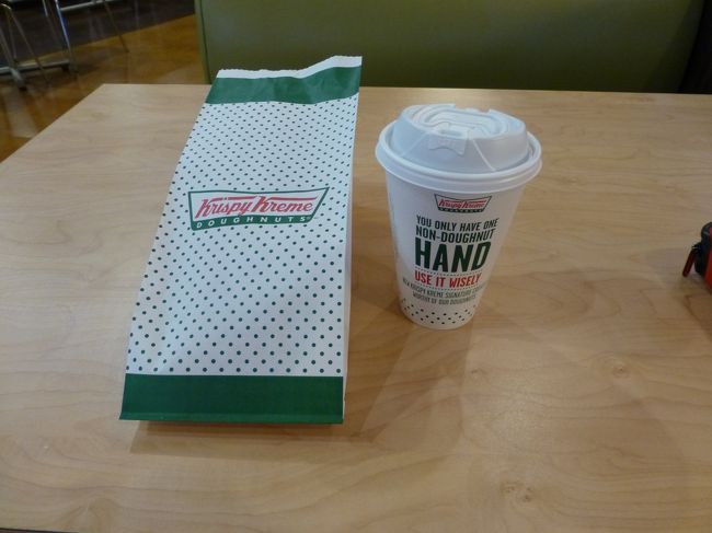 エクスカリバーのフードコートでクリスピークリームが開いてました。<br /><br />ドーナツとコーヒーで5.72ドル。<br /><br />コーヒーちょっとぬるかった…。