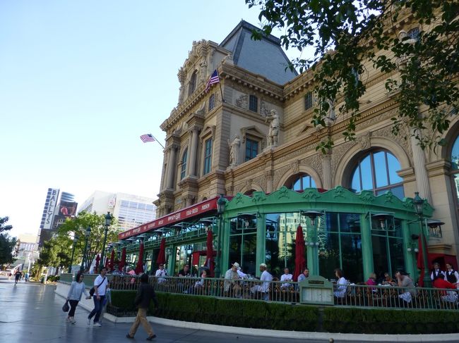 この日もバスに乗って向かったのはパリス。<br /><br />今日はMon Ami GABIに朝食を食べに来ました。