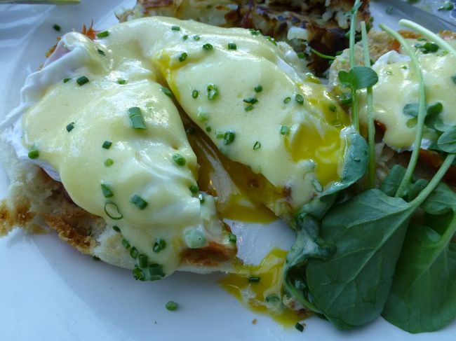 黄身がトロトロで美味しかった〜。<br /><br />もうエッグベネディクトの虜になりそう。<br />パンケーキも好きだけど、エッグベネディクトも大好きになりました。<br /><br />付け合わせのポテトもカリカリで美味しかった。<br /><br />税込で25.78ドル<br /><br />かなり満腹になってご馳走様でした！